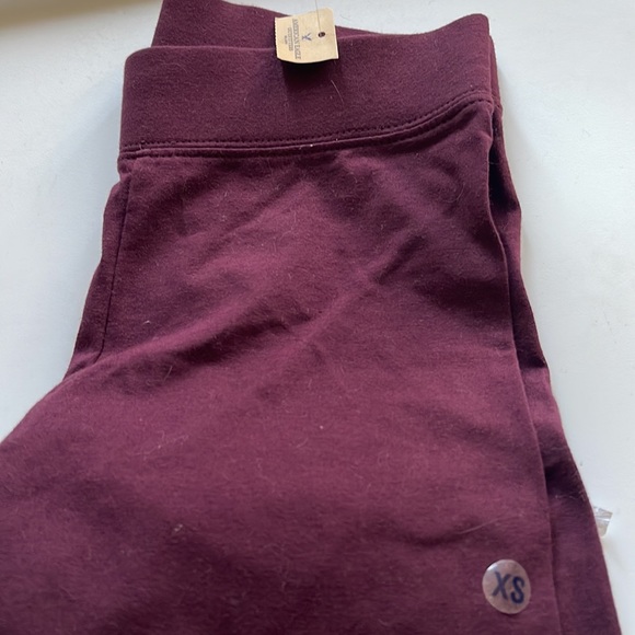 American Eagle cranberry maroon leggings size XS tags on. - Picture 2 of 2